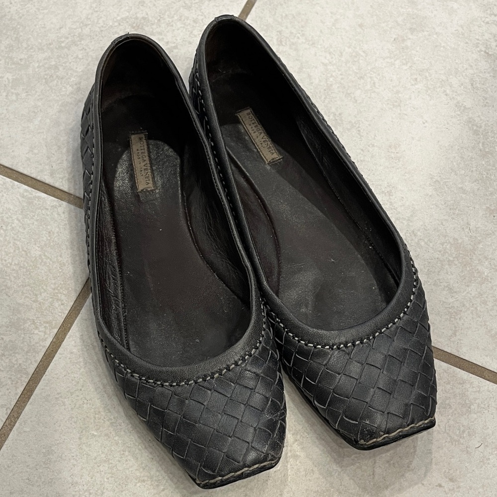 Chic Bottega Veneta Woven Flats